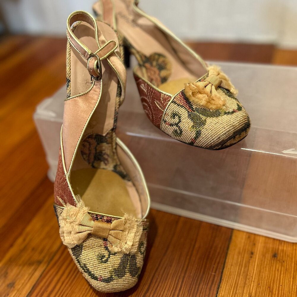 Gorgeous 1950's style Kenzie Slingbacks, size 8